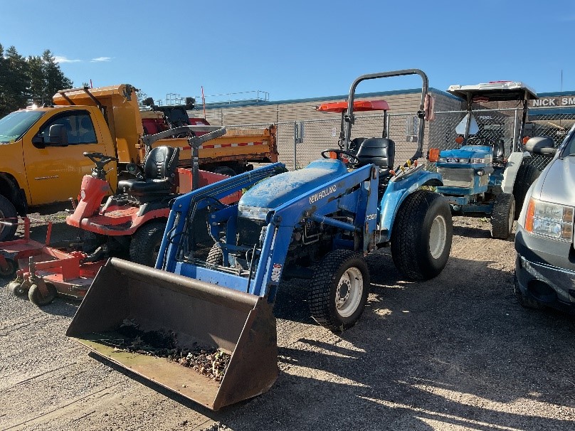 2005 New Holland Tractor with 7308 Loader